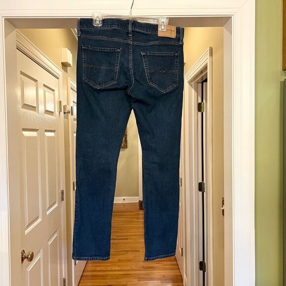 EUC Men's Lucky Brand 110 Slim Jeans Size 32 x 30 Pristine Condition - Picture 2 of 2